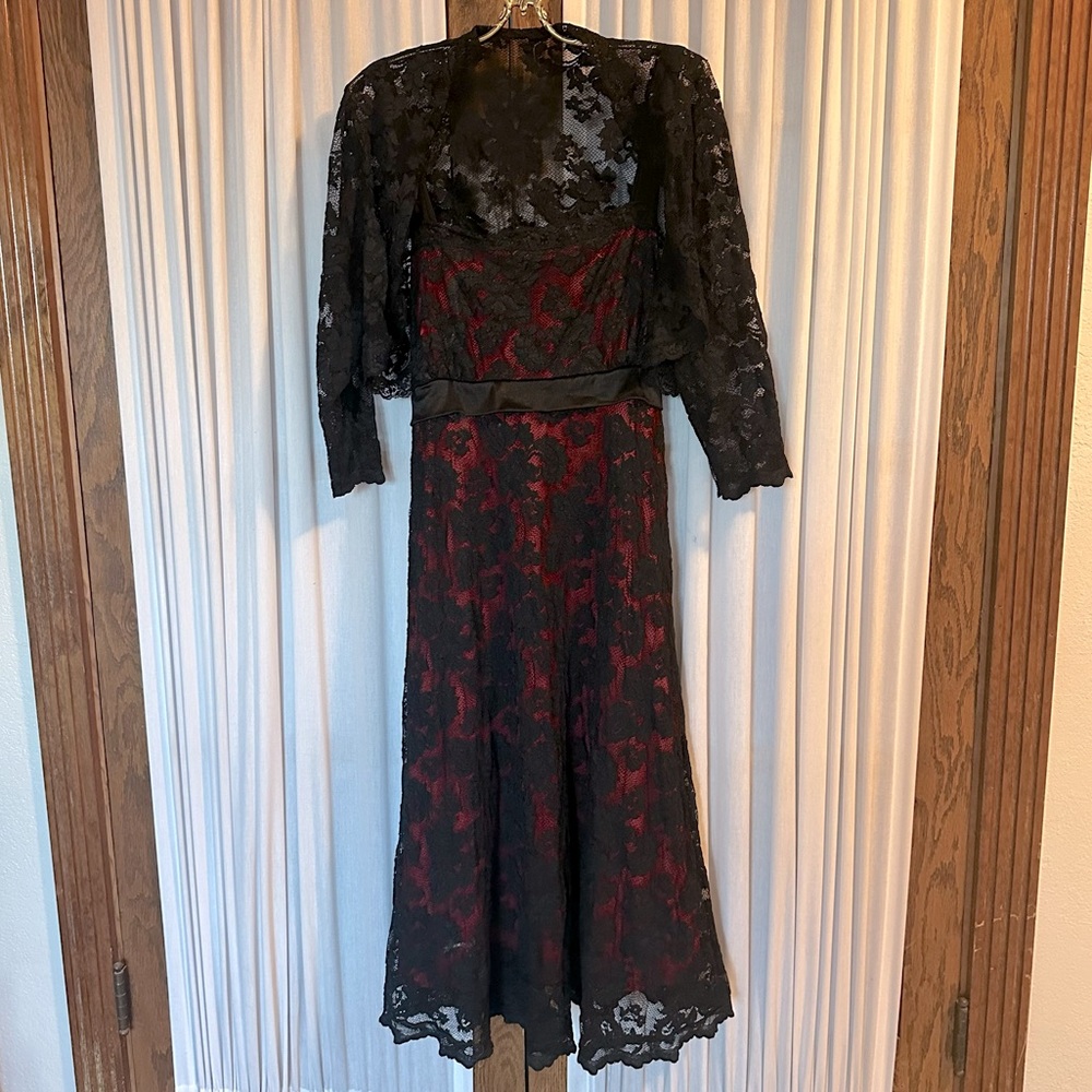 IGIGI Red Black Lace Midi Shrug Dress